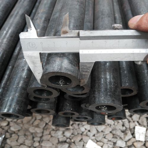 WHAT IS CARBON STEEL? WHAT ARE THE CHARACTERISTICS?